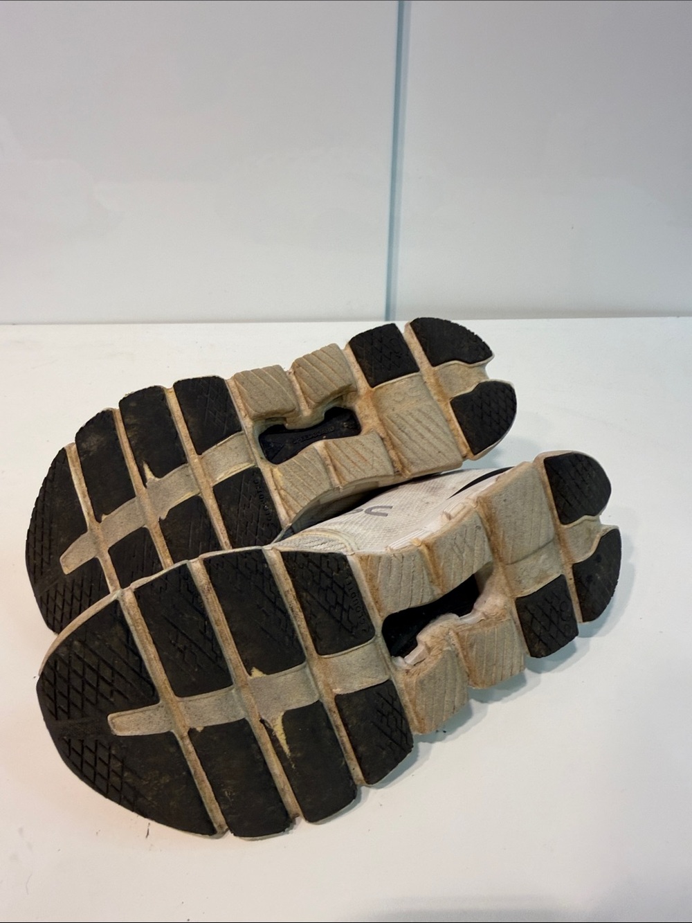Used Hole On Cloud Running Shoes cloudswift women’s 8 - Picture 7 of 7